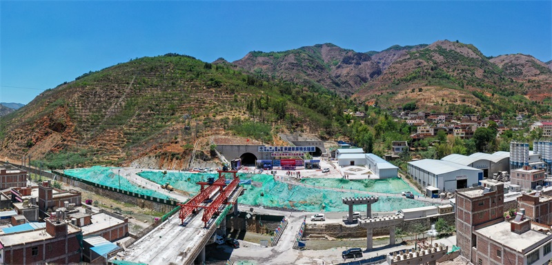 都香高速公路守紅段翠屏特長(zhǎng)隧道鳥瞰圖(局系統(tǒng)) 都香高速公路守紅段翠屏特長(zhǎng)隧道鳥瞰圖(局系統(tǒng))