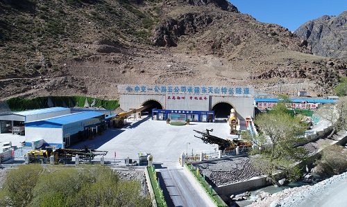 1576649534520563.jpg 1.東天山特長隧道主洞口.jpg