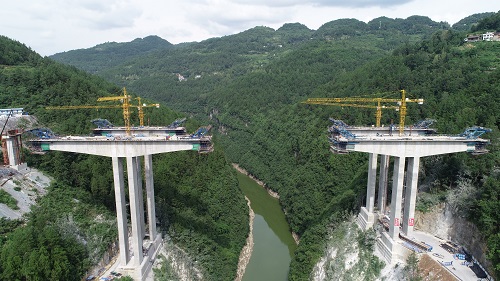 1602213600831123.jpg 貴州沿印松五分部蛇頭特大橋右幅連續梁施工過半.jpg