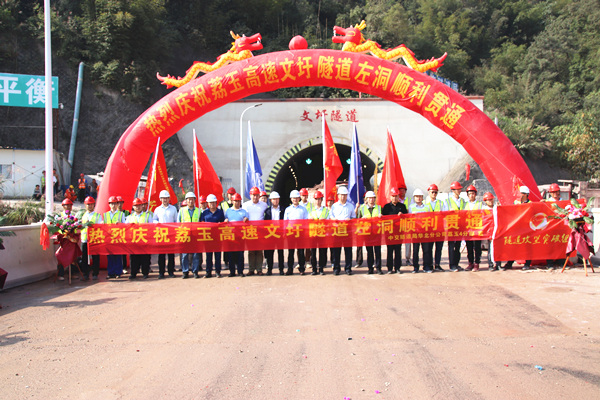 1603858391409732.jpg 攝影者-吳小剛_副本.jpg